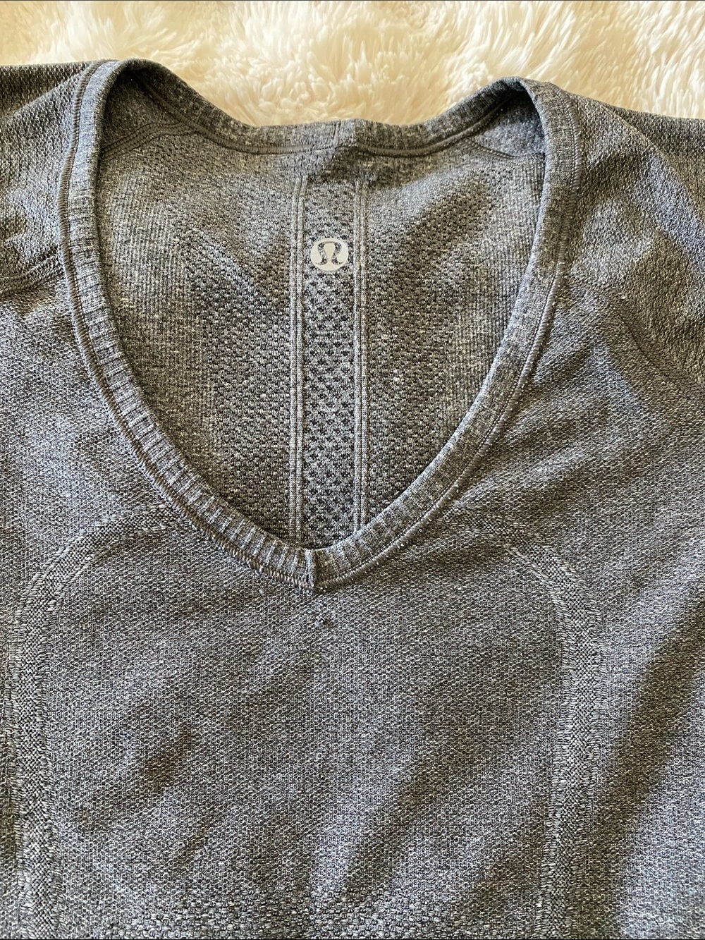 lululemon athletica 2 Workout Top - Size 6 - Picture 3 of 9